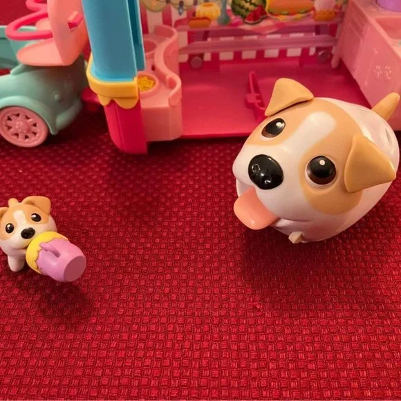 Chubby Puppies & Friends - Vacation Camper Playset - Picture 2 of 5